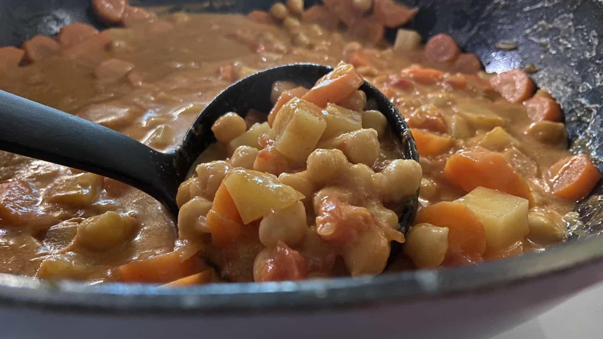 Rezept Kichererbsen-Kartoffel-Kokos-Curry mit Karotten - veganer Eintopf