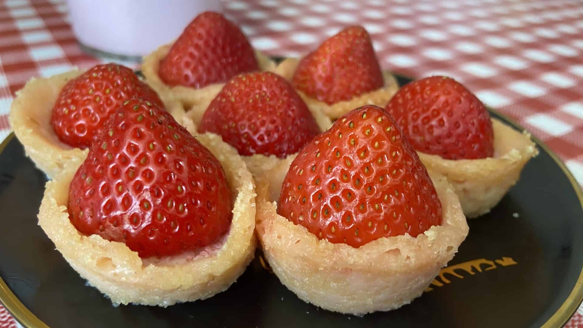 Rezept Erdbeer-Käsekuchen-Minimuffins - Kuchen ohne Mehl und vegan
