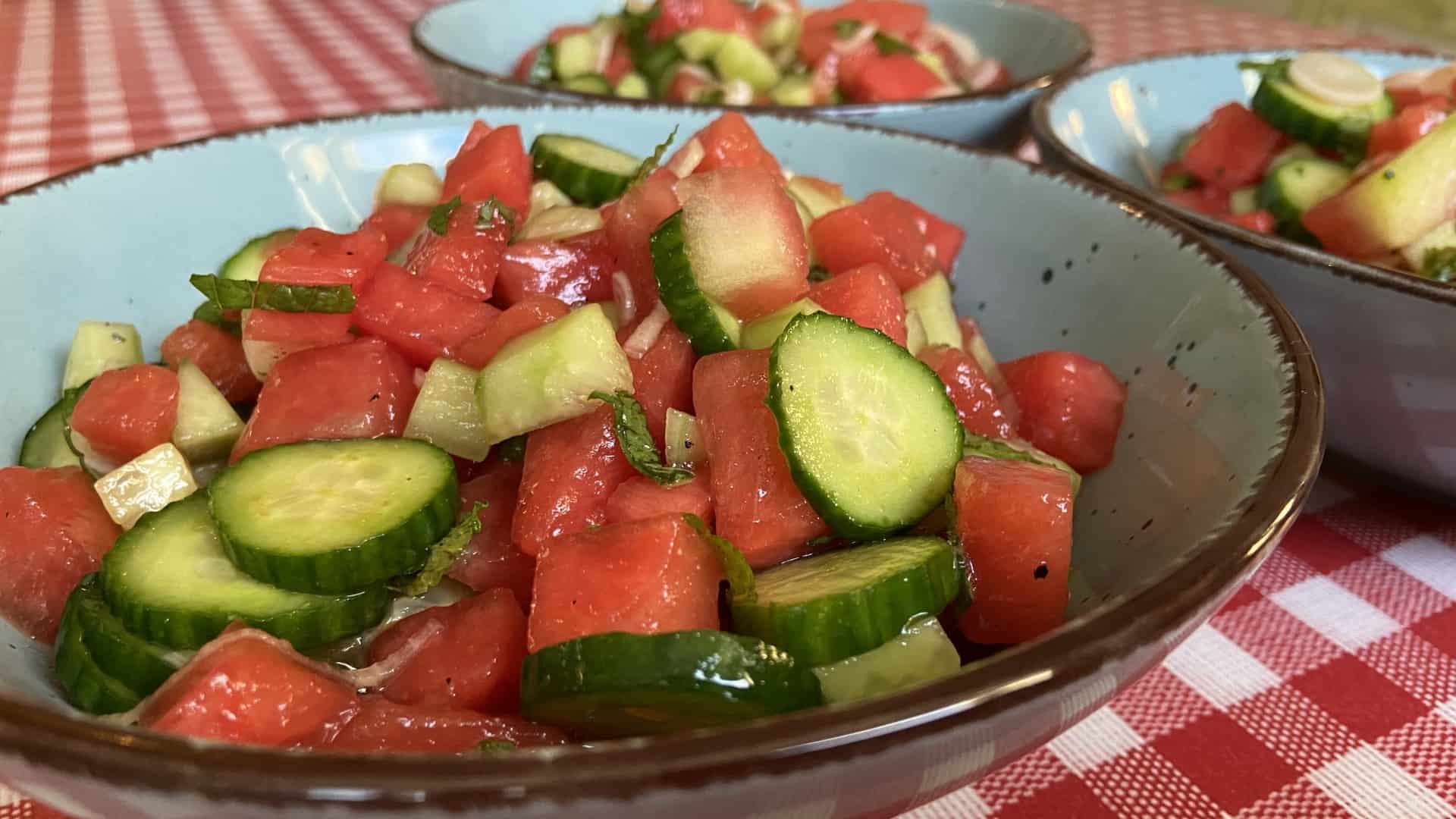 Rezept sommerlicher Salat mit Wassermelone, Minze und Gurke für die ...