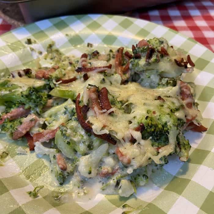 Rezept Blumenkohl-Brokkoli-Gratin vom Ofenblech mit veganem Speck und ...