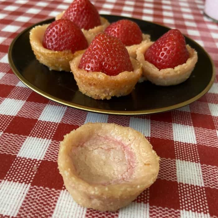 Rezept Erdbeer-Käsekuchen-Minimuffins - Kuchen ohne Mehl und vegan